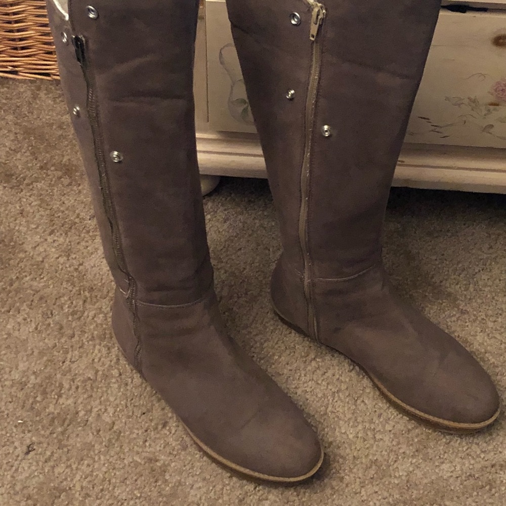 Boots - Picture 3 of 8